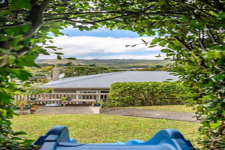 Photo of property in 76 Redwood Avenue, Tawa, Wellington, 5028