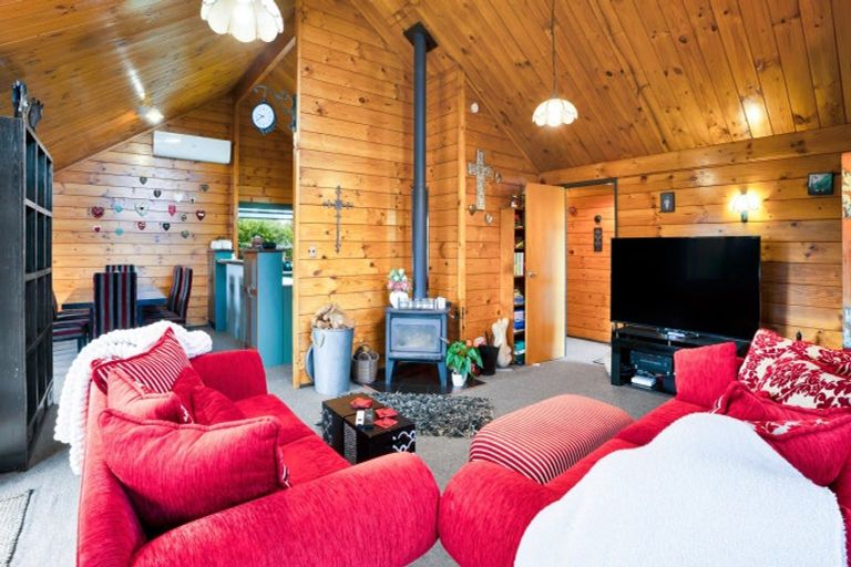 Photo of property in 8 Pohutukawa Drive, Opunake, 4616