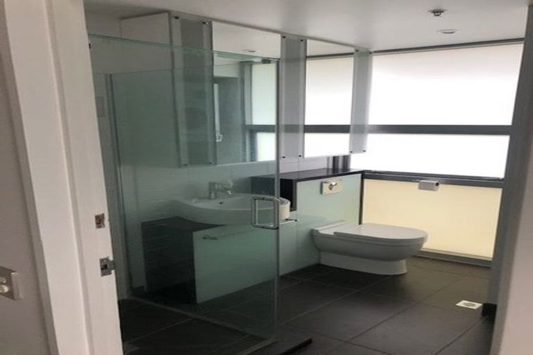 Photo of property in Summit Apartments, 5/184 Molesworth Street, Thorndon, Wellington, 6011