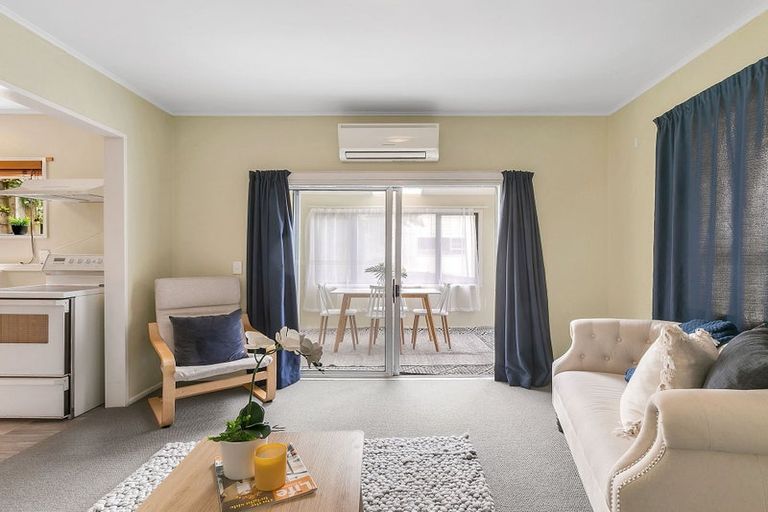 Photo of property in 1 Crown Hill, Titahi Bay, Porirua, 5022