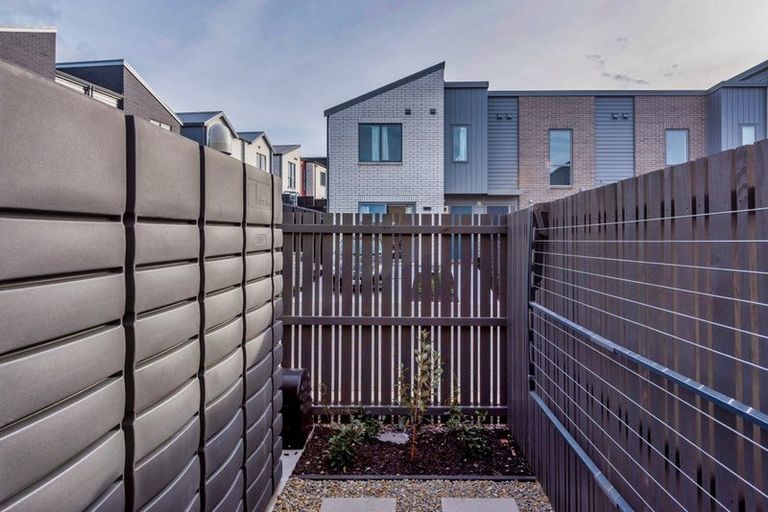 Photo of property in 11 Waenganui Road, Hobsonville, Auckland, 0616