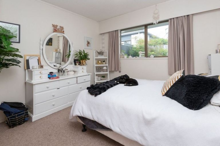 Photo of property in 2/77 Stanniland Street, Sunnyhills, Auckland, 2010