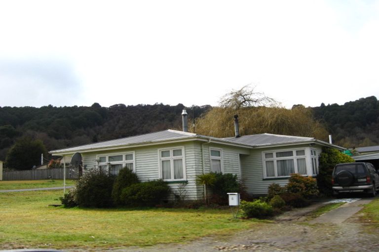 Photo of property in 9 Bayfield Street, Reefton, 7830