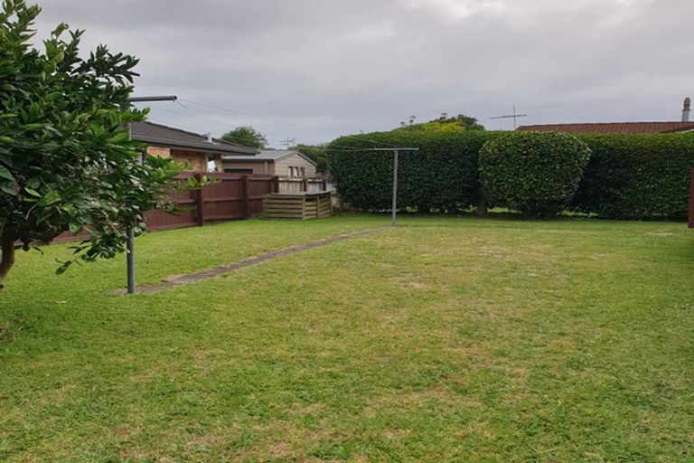 Photo of property in 32b Edgewater Parade, Waiuku, 2123