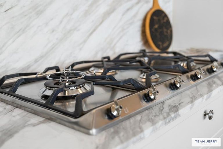 Photo of property in 37 Maungakaraka Road, Karaka, 2580