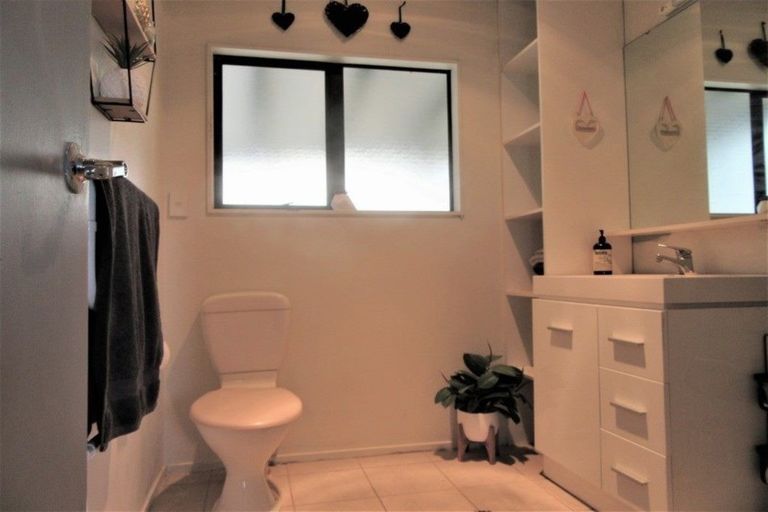 Photo of property in 74 Mangaone Road, Halcombe, Feilding, 4779