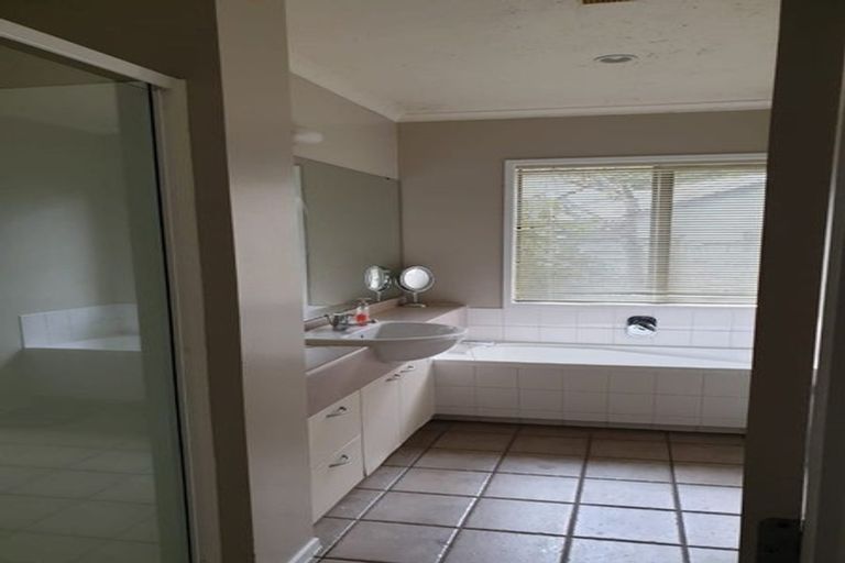 Photo of property in 4 Kristin Lane, Albany, Auckland, 0632