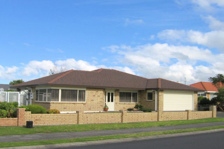 Photo of property in 83 Lakeside Drive, Orewa, 0931