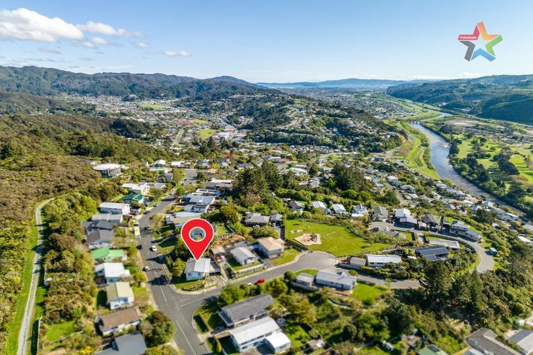 Photo of property in 1 Mcmanaway Grove, Stokes Valley, Lower Hutt, 5019