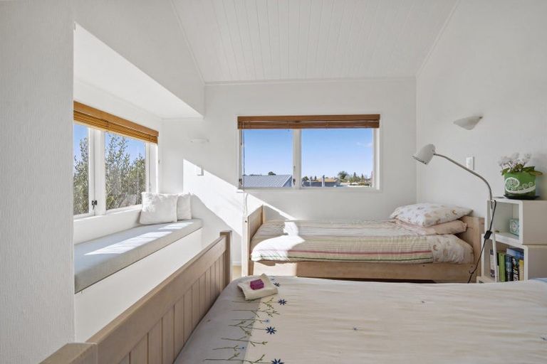 Photo of property in 3 Moana Place, Taradale, Napier, 4112