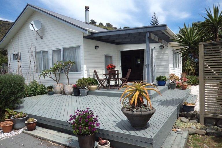Photo of property in 4 Centreway Road, Port Waikato, Tuakau, 2695