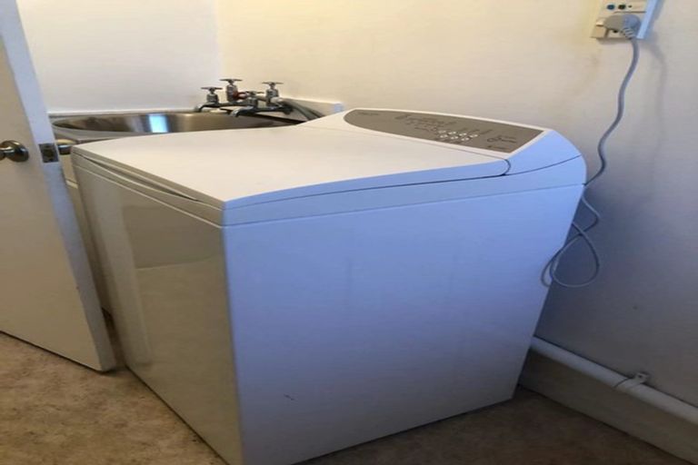 Photo of property in 37 Sunset Road, Totara Vale, Auckland, 0632