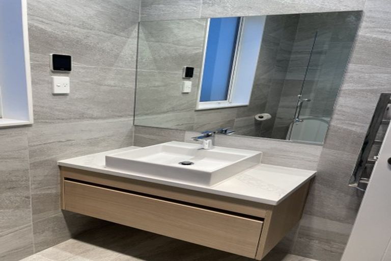 Photo of property in 30 Craigs Way, Hobsonville, Auckland, 0616