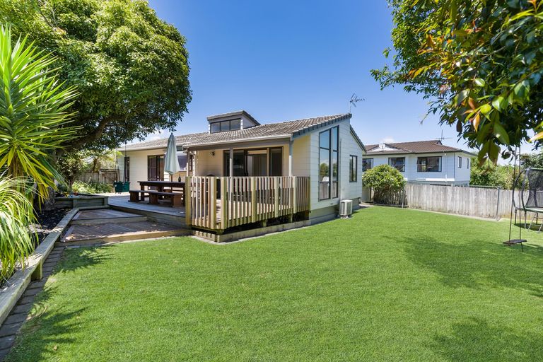 Photo of property in 30 Sandgate Avenue, Botany Downs, Auckland, 2010