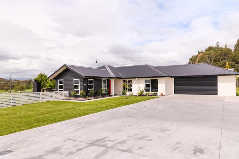 Photo of property in 733 Stoney Creek Road, Bunnythorpe, Palmerston North, 4470