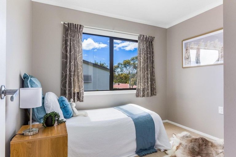 Photo of property in 9 Beauzami Crescent, Ascot Park, Porirua, 5024