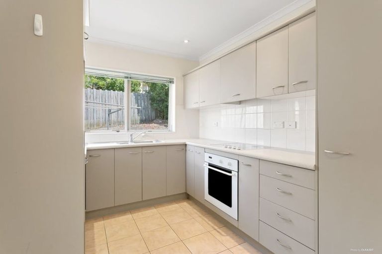 Photo of property in 5 Landvale Court, Browns Bay, Auckland, 0630