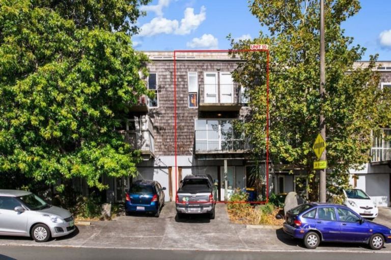 Photo of property in 10 Captain Scott Road, Glen Eden, Auckland, 0602