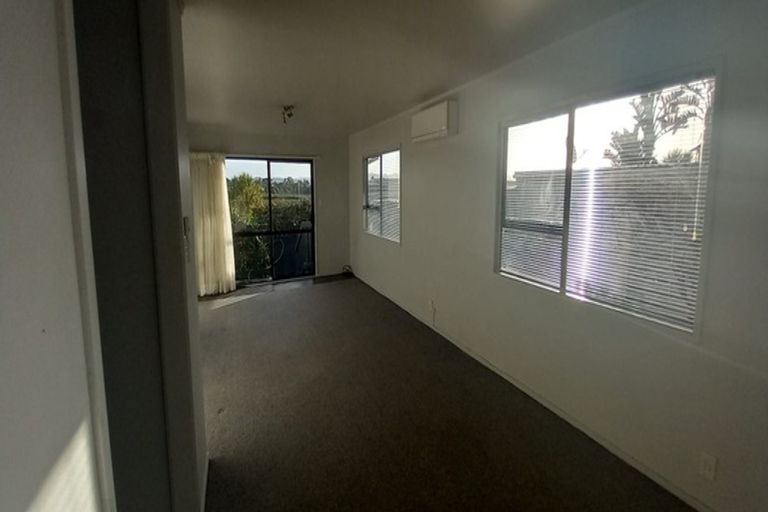 Photo of property in 2/40 Saxon Street, Waterview, Auckland, 1026
