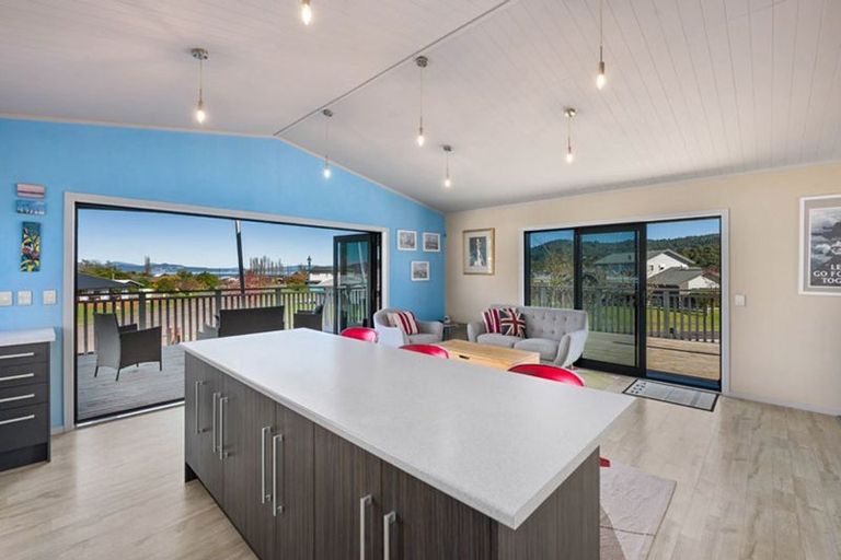 Photo of property in 136 Lisland Drive, Kinloch, Taupo, 3377