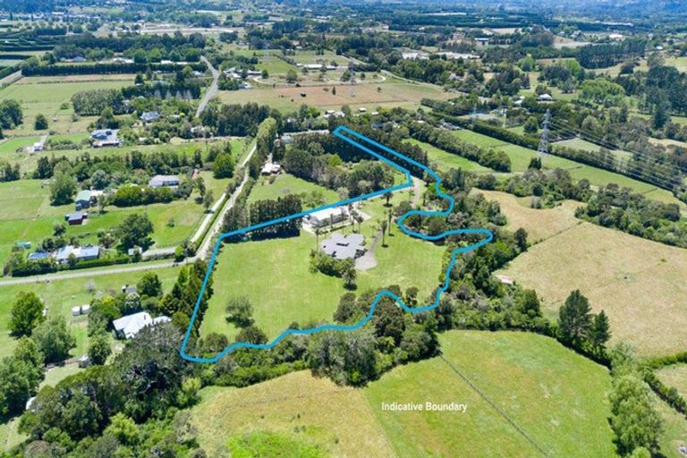 Photo of property in 154 Boord Crescent, Kumeu, 0891