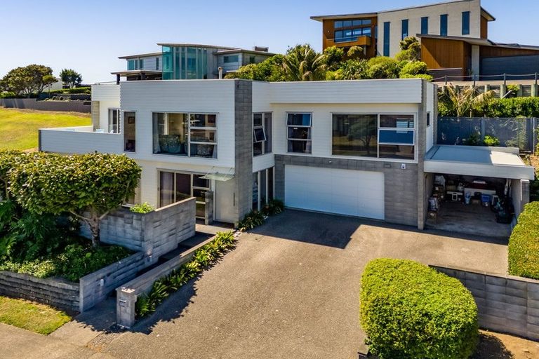 Photo of property in 16 Links Drive, Waiwhakaiho, New Plymouth, 4312