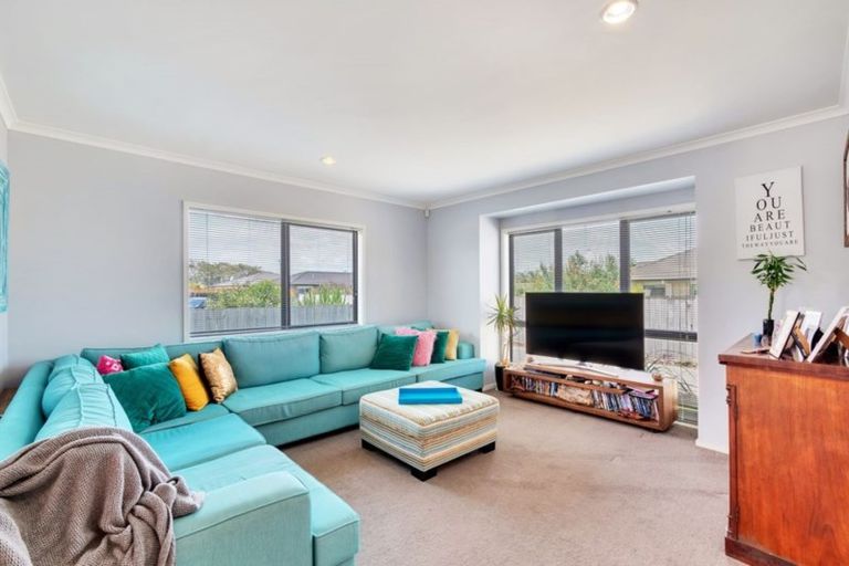 Photo of property in 38 Raabia Close, Parakai, 0830