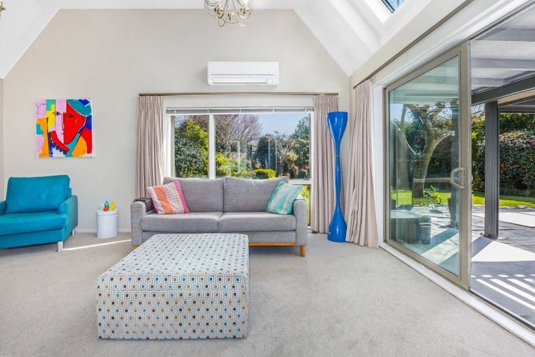 Photo of property in 16 Karu Crescent, Waikanae, 5036