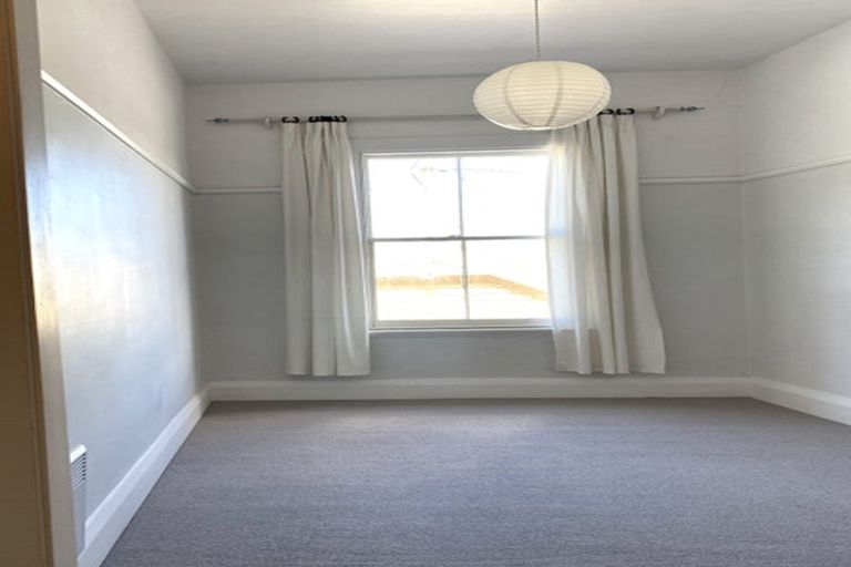 Photo of property in 70-72 Vauxhall Road, Devonport, Auckland, 0624
