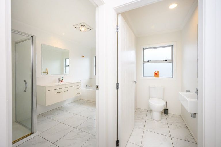 Photo of property in 17 Lorenzo Place, Kelvin Grove, Palmerston North, 4414