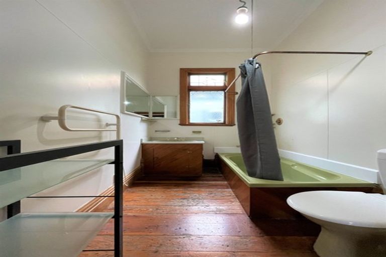 Photo of property in 136 Clyde Street, Island Bay, Wellington, 6023