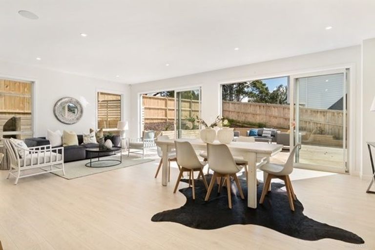 Photo of property in 13 Golden Morning Drive, Albany Heights, Auckland, 0632