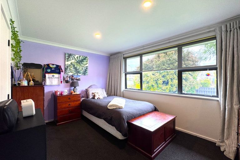 Photo of property in 110 Ruamahanga Crescent, Terrace End, Palmerston North, 4410