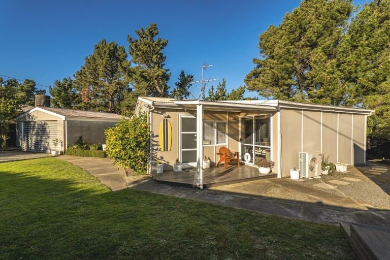 Photo of property in 15 South Crescent, Amberley, 7481