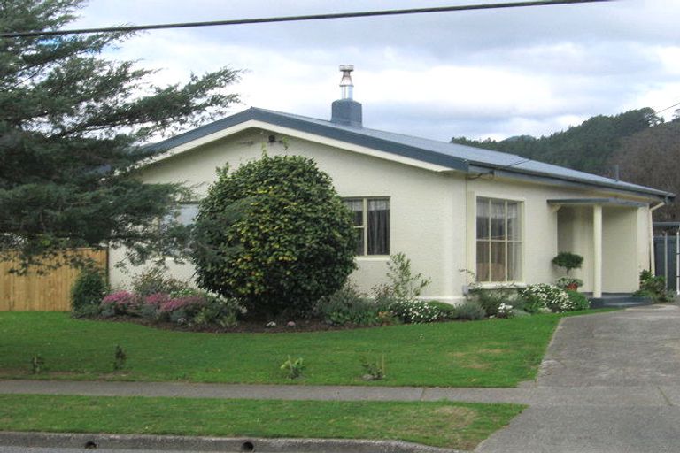 Photo of property in 158 Reynolds Street, Taita, Lower Hutt, 5011