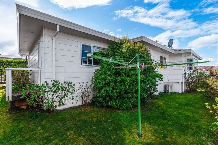 Photo of property in 2/8 Kinder Street, Acacia Bay, Taupo, 3330