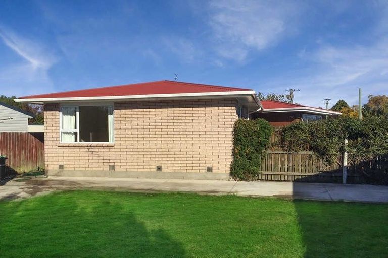 Photo of property in 6 Craig Place, Redwood, Christchurch, 8051