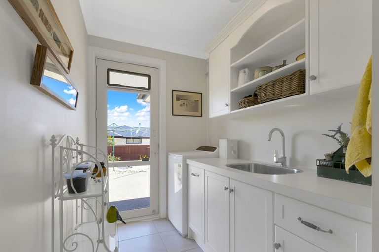 Photo of property in 2/2 Loe Place, Amberley, 7410