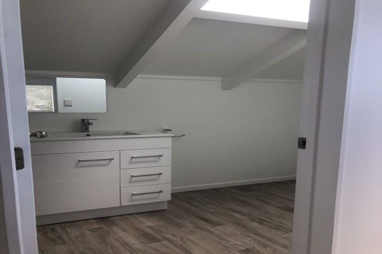 Photo of property in 18 Ngatira Road, Muriwai, Waimauku, 0881