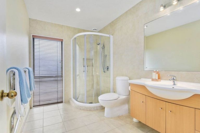 Photo of property in 6 Orohena Close, Northpark, Auckland, 2013