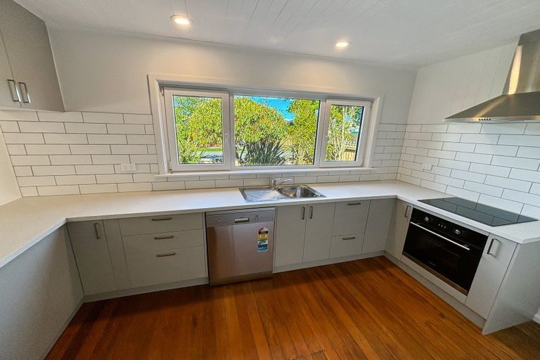 Photo of property in 5 Brookby Crescent, Avonhead, Christchurch, 8042