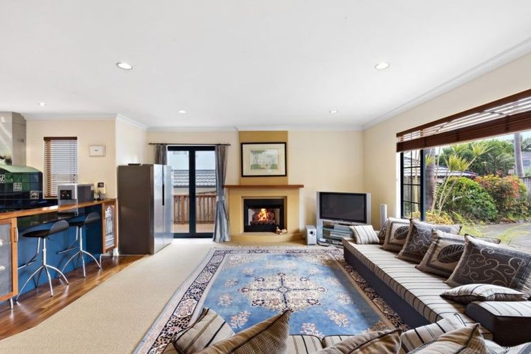 Photo of property in 33 Byblos Place, The Gardens, Auckland, 2105