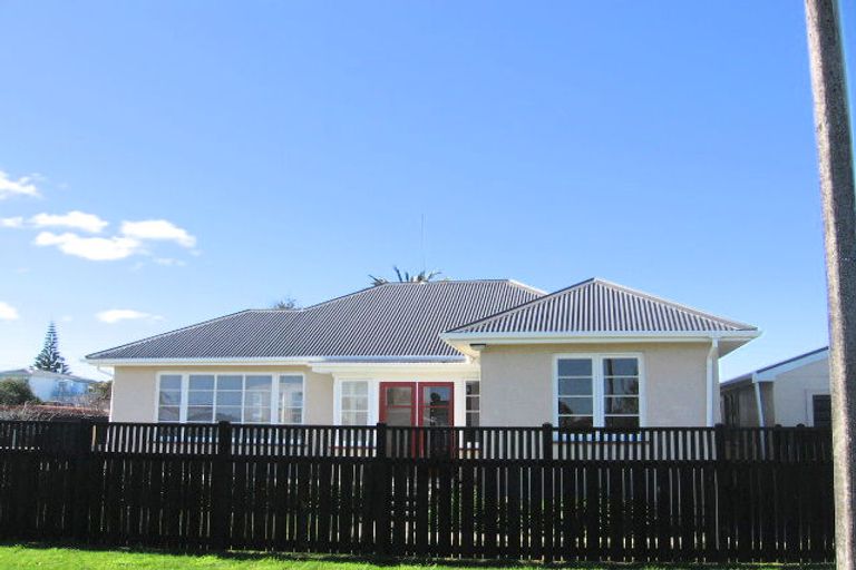 Photo of property in 3 Huia Street, Foxton Beach, Foxton, 4815