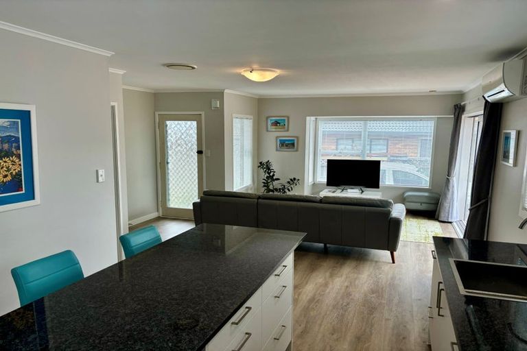 Photo of property in 3/14 Shakespeare Road, Milford, Auckland, 0620