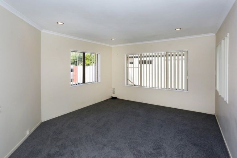 Photo of property in 12 Puketi Lane, Waiuku, 2123