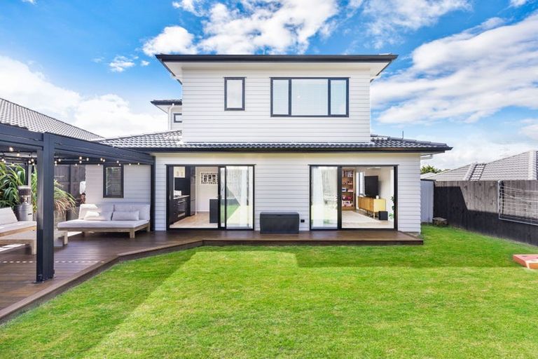 Photo of property in 5 Blatina Drive, Kumeu, 0810
