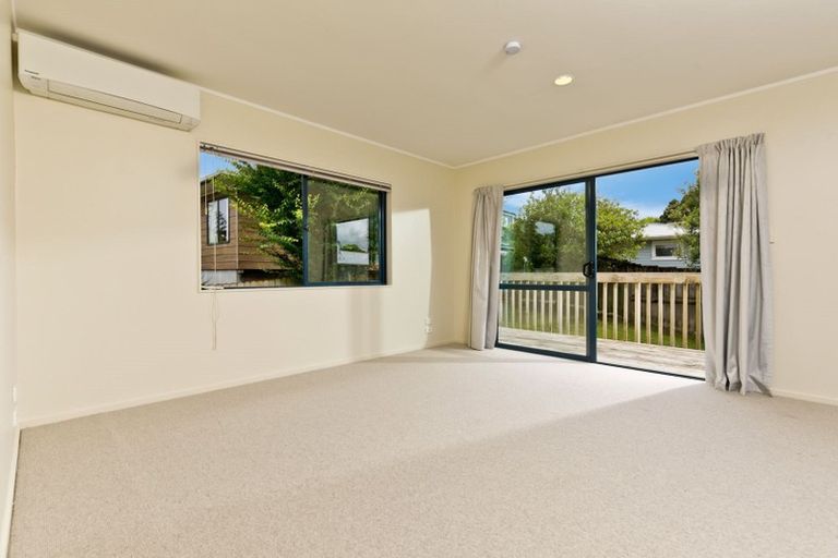 Photo of property in 12a Firle Place, Green Bay, Auckland, 0604