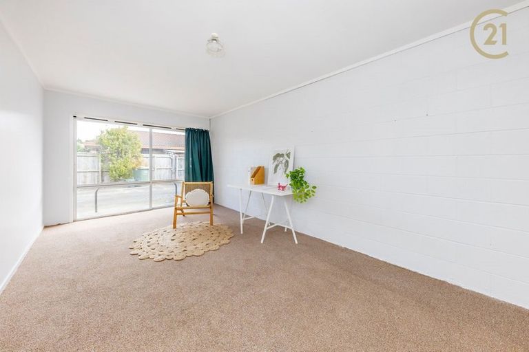 Photo of property in 2/17 Berwyn Avenue, Takanini, 2112