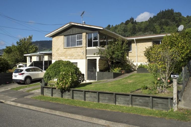Photo of property in 51 Hampden Street, Picton, 7220