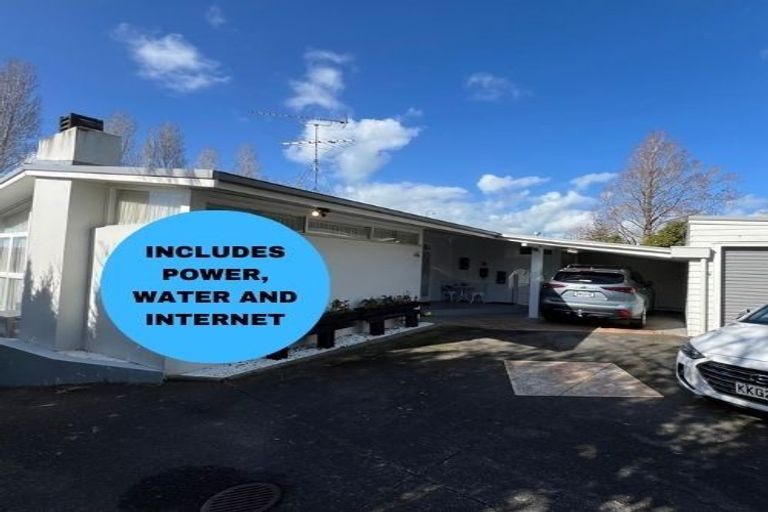 Photo of property in 1/44 Deuxberry Avenue, Northcote, Auckland, 0627